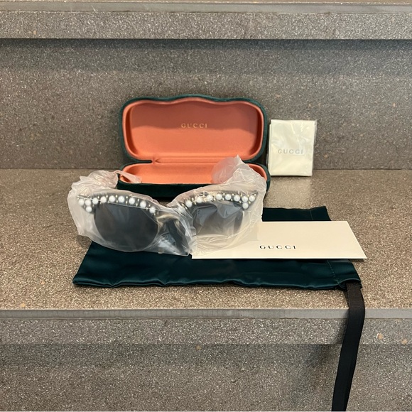 ⚡️GUCCI Pearl/ Gold Studded Cat Eye Sunglasses in Black-Gray, GG0212S, BRAND NEW - Picture 15 of 17